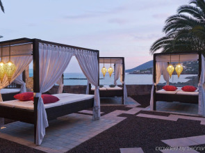 Tiara Miramar Beach Resort