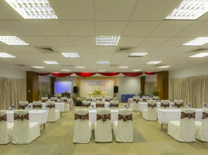 Курортный отель Amora Beach Resort Phuket