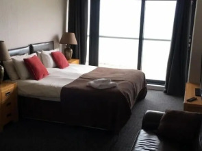 Number 44 Hotel & Bar