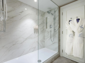 The College Green Hotel Dublin, Autograph Collection