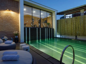 Chala Number 2 Art and Gallery House