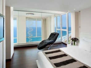 Island Luxurious Suites Hotel