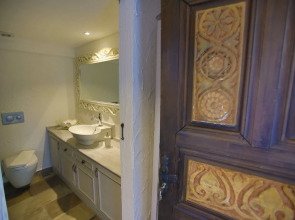 S3 Orange Exclusive Hotel