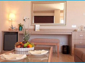 Poseidonia Beach Hotel