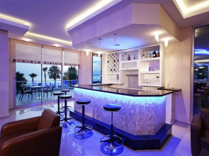 Отель Venessa Beach 