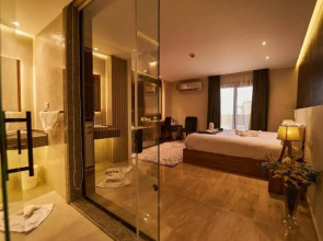 New Pyramid Front Hotel