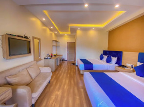 Majestic Lake Front Hotel & Suites