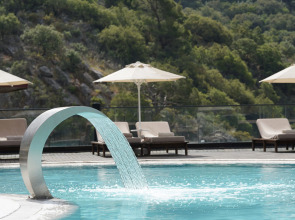 Manaspark Deluxe Hotel