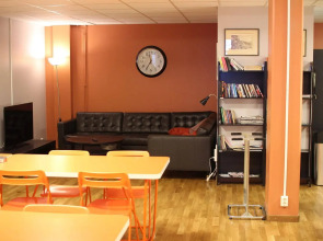 Spoton Hostel & Sportsbar