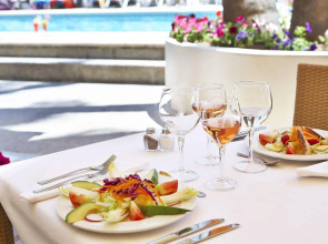 Universal Hotel Bikini