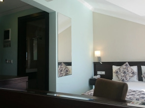 Sunshine Holiday Resort