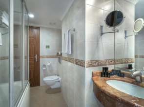 Отель Rox Resort