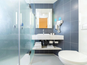 Hanting Hotel Shanghai Tangqiao Metro Station