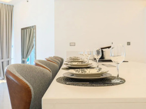 HiGuests - The Marina Torch