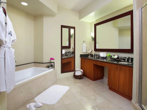 Trump International Beach Resort