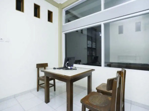 OYO 1642 Penginapan Anggrek Syariah 2