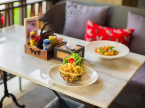 Chala Number 2 Art and Gallery House