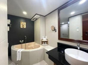 Red Coconut Beach Hotel