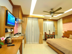 Green Harbor Hotel & Service Apartment