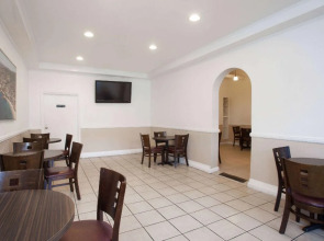 Capri Suites Anaheim