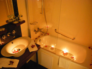 Avalon Hotel & Conferences