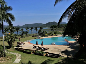 Kaengkrachan Boathouse Paradise Resort