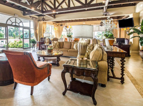 Comfort Suites Paradise Island