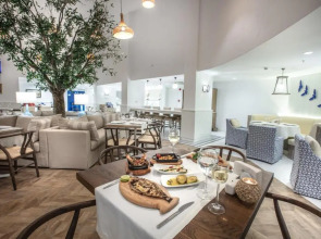 Charisma De Luxe Hotel