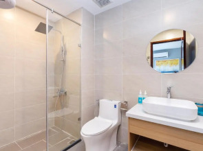 SAZI Resin Hotel - Free Nails/HairWash