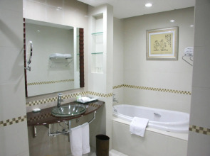 Guangzhou Phoenix City Hotel