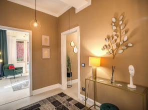 White Mirror  Apartment