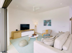 Les Estivales Beachfront Suites & Penthouses with LOV