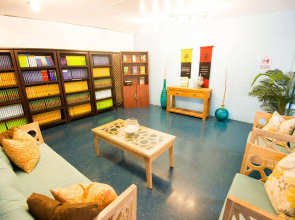 Waikiki Beachside Hostel