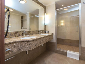 Merchant's Crown Suites and Spa