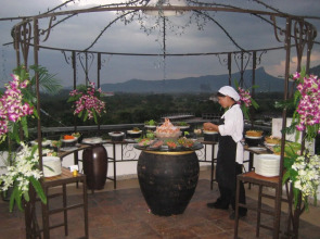 Pavilion Queen's Bay