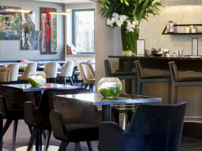 AC Porte Maillot Hotel