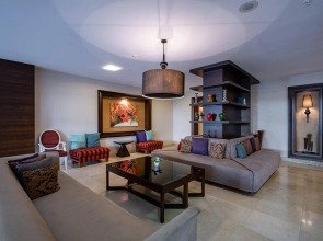 Palmeras Beach Hotel