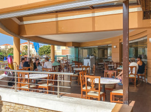 Отель Chrispy Waterpark Resort