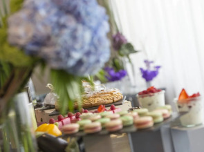 Renaissance Paris Arc de Triomphe Hotel