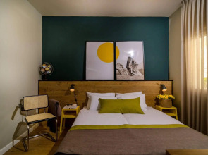 The White House Hotel at Dizengoff Square