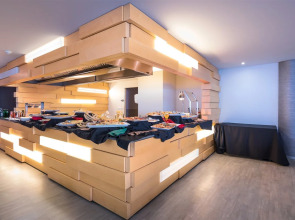 Four Views Monumental Lido