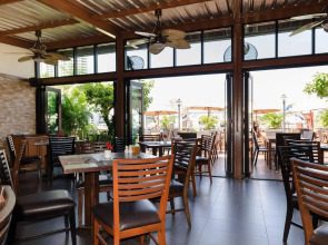 The StandardX Bangkok Phra Arthit