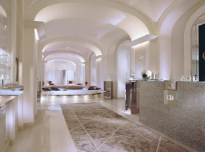 Отель Plaza Athenee