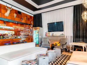 Chesterfield Hotel & Suites