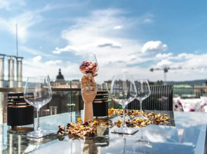 Elisabeth Downtown Apartments by UrbanRent