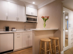 Beverly Hills Plaza Hotel & Spa