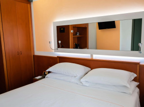 Jet Hotel, Sure Hotel Collection by Best Western