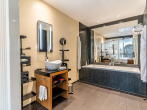 Five Seas by Inwood Hotels