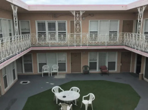 Bevonshire Lodge Motel