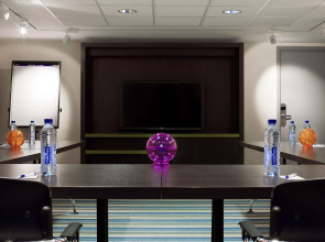 Отель Aloft Brussels Schuman